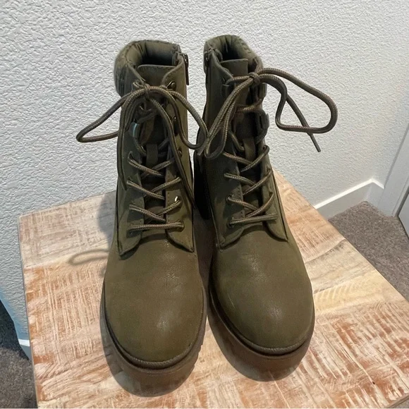 Universal Thread - Picture 3 of 7